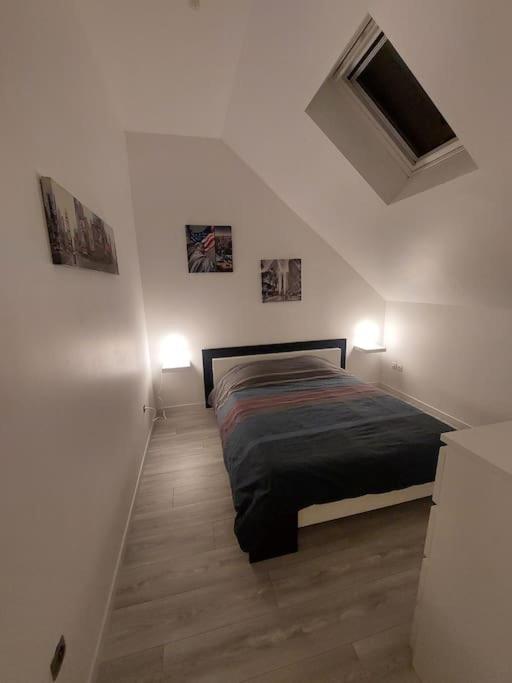 Maison Calme Proche De La Cite Des Loisirs แอมเนวีล ภายนอก รูปภาพ