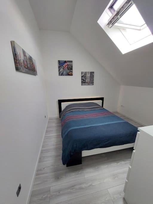 Maison Calme Proche De La Cite Des Loisirs แอมเนวีล ภายนอก รูปภาพ